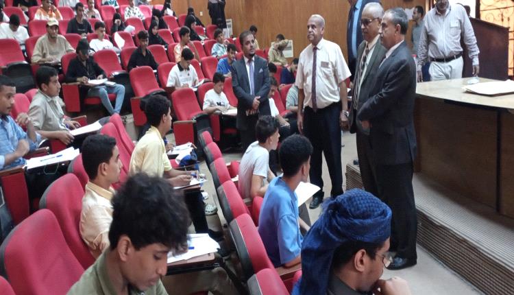 تدشين امتحانات المفاضلة للطلاب المتقدمين في كلية الهمدسة